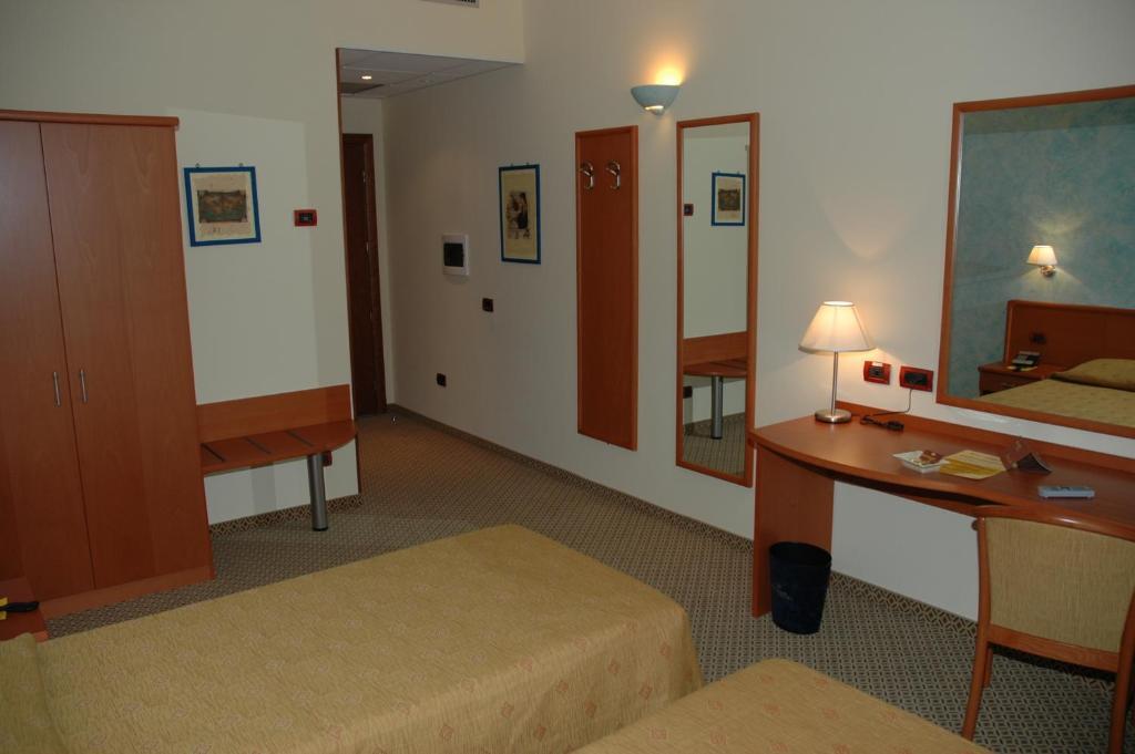 Hotel Brindor Poirino Room photo