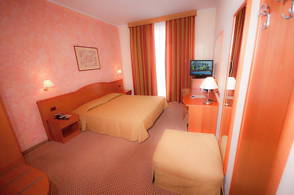 Hotel Brindor Poirino Exterior photo