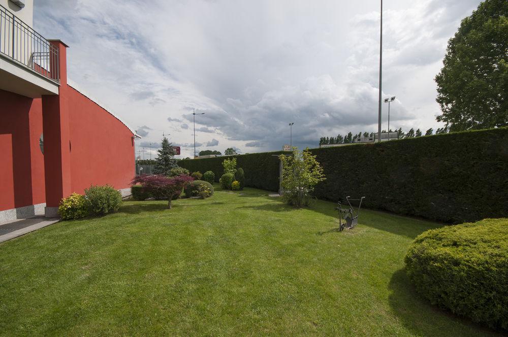 Hotel Brindor Poirino Exterior photo