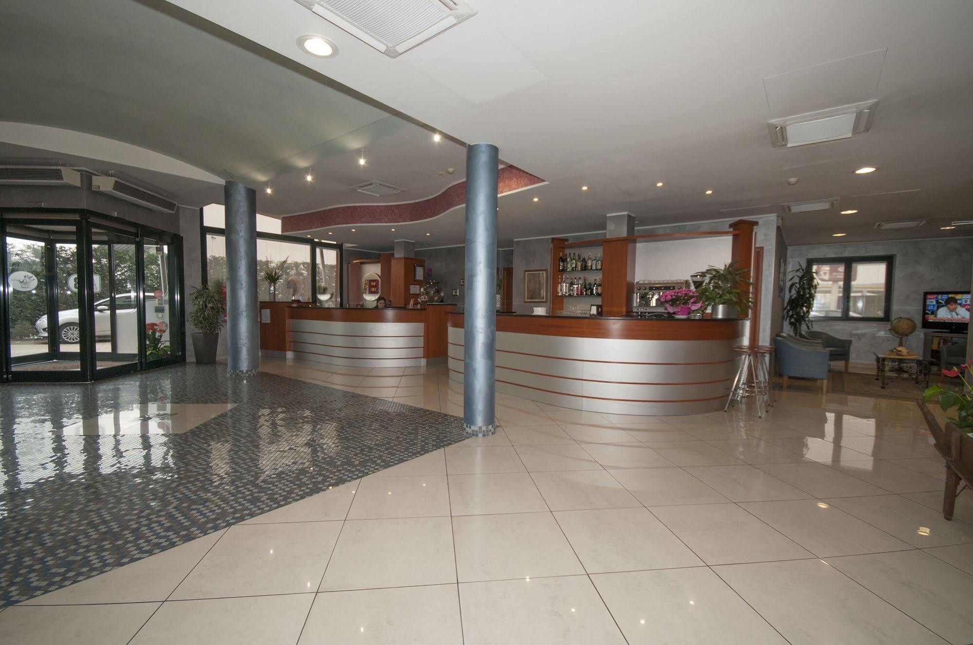 Hotel Brindor Poirino Exterior photo