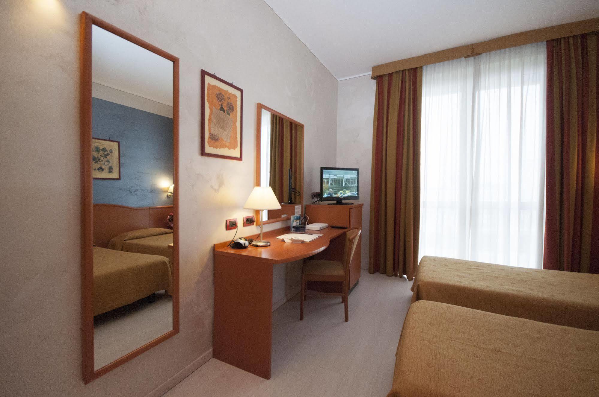 Hotel Brindor Poirino Exterior photo