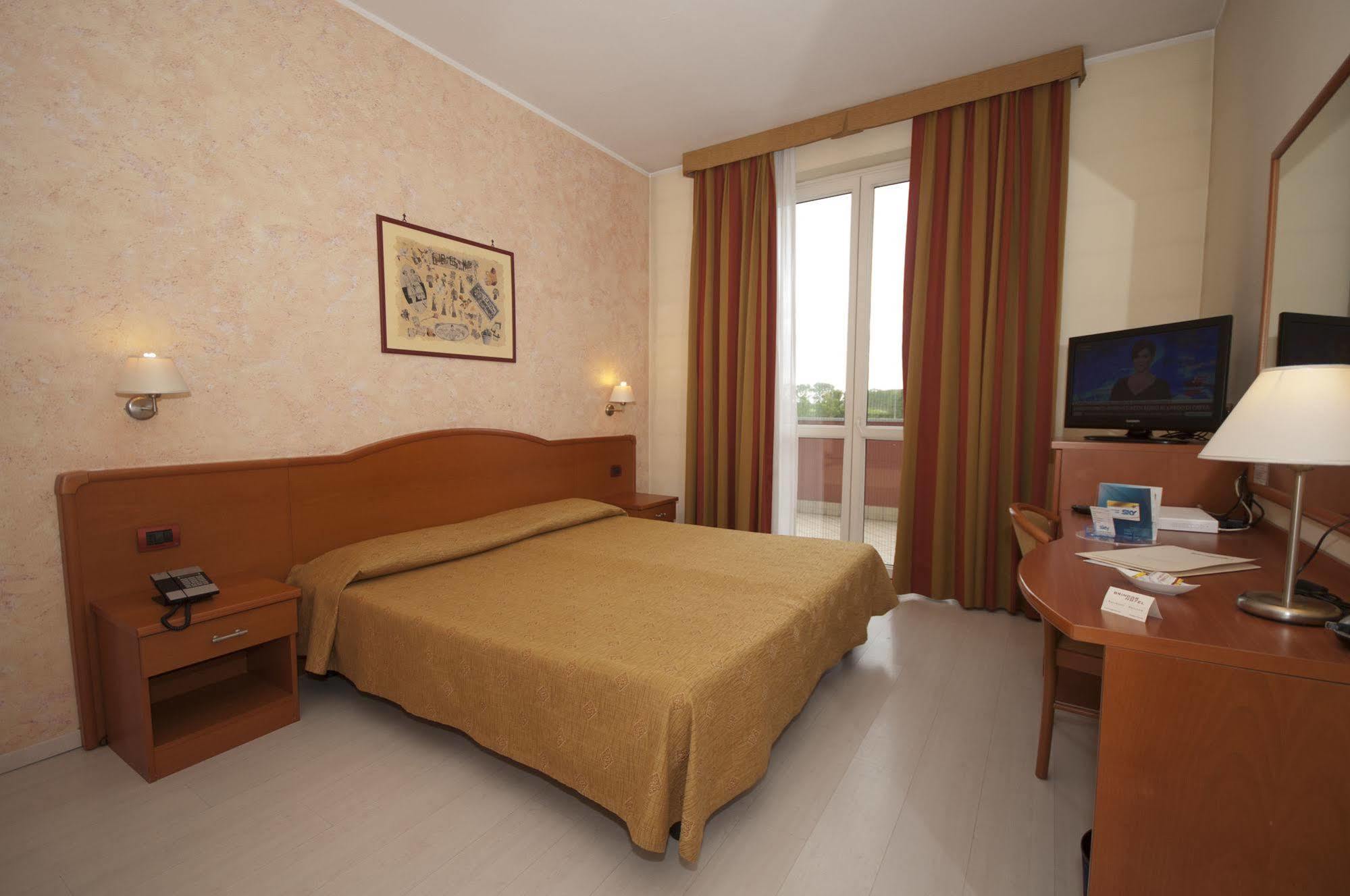 Hotel Brindor Poirino Exterior photo